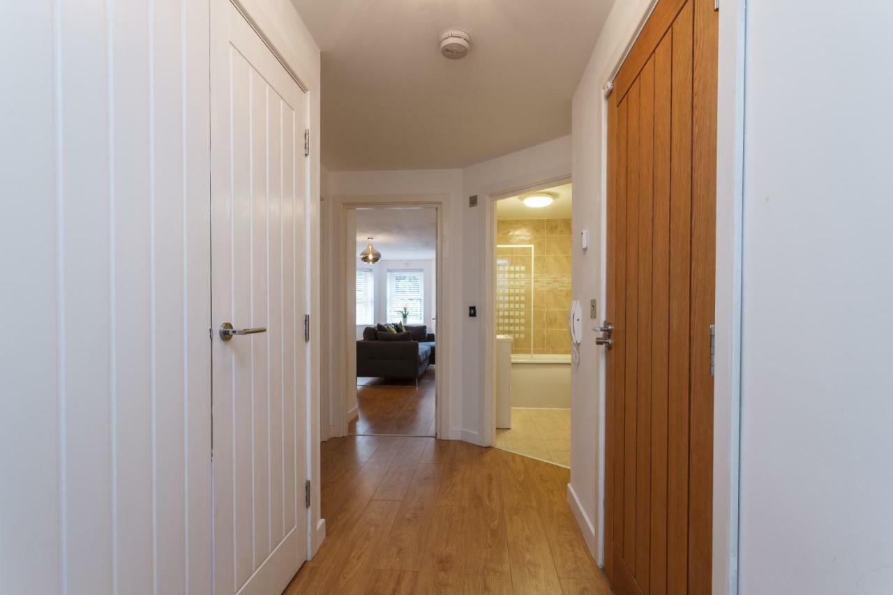 Stunning Contemporary Apartment - Free Parking - 5 Minute Walk To The Beach - Great Location - Fast Wifi - Smart Tv With Netflix Included - Contractor Friendly - Perfect For Short And Long Stays ボーンマス エクステリア 写真