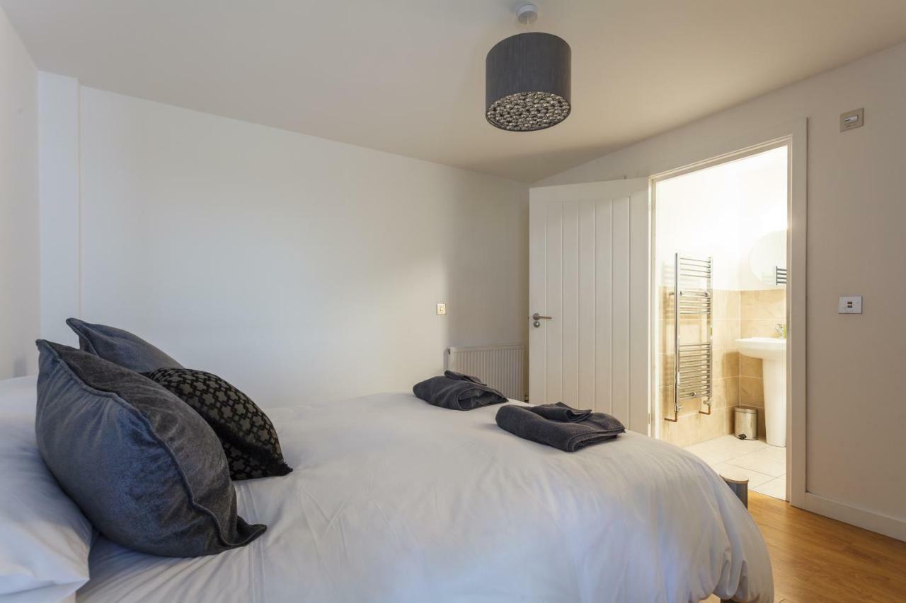 Stunning Contemporary Apartment - Free Parking - 5 Minute Walk To The Beach - Great Location - Fast Wifi - Smart Tv With Netflix Included - Contractor Friendly - Perfect For Short And Long Stays ボーンマス エクステリア 写真