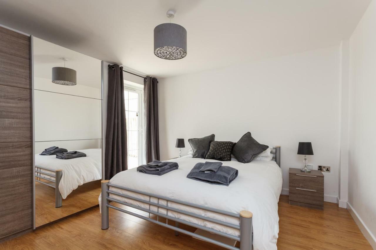 Stunning Contemporary Apartment - Free Parking - 5 Minute Walk To The Beach - Great Location - Fast Wifi - Smart Tv With Netflix Included - Contractor Friendly - Perfect For Short And Long Stays ボーンマス エクステリア 写真